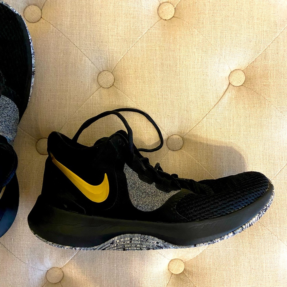 Air Precision IIs Nike Women’s Basketball shoes - Picture 3 of 4